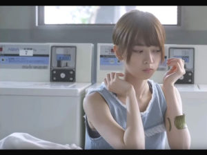 コインランドリーが登場するMV／乃木坂46「羽根の記憶」